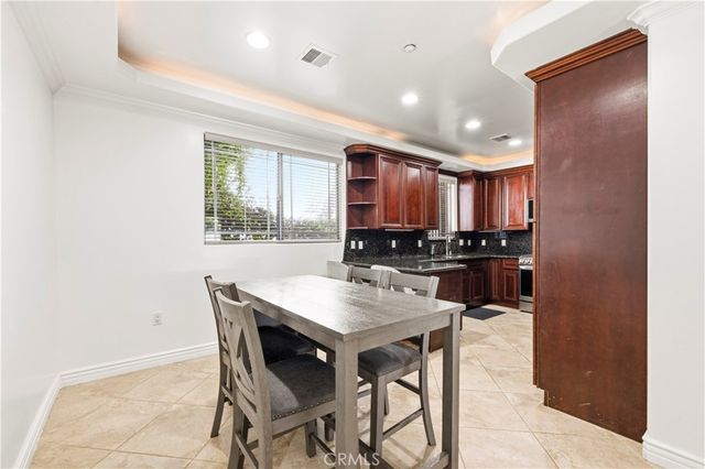 11145 Sunshine Terrace 102, Studio City, CA 91604