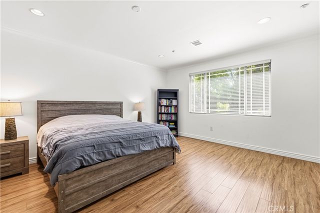 11145 Sunshine Terrace 102, Studio City, CA 91604