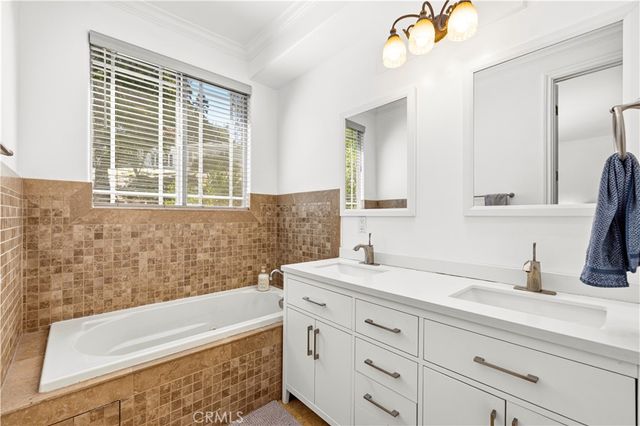 11145 Sunshine Terrace 102, Studio City, CA 91604