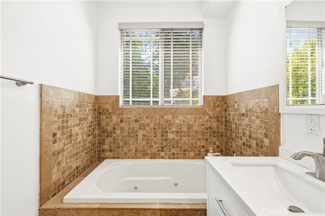 11145 Sunshine Terrace 102, Studio City, CA 91604