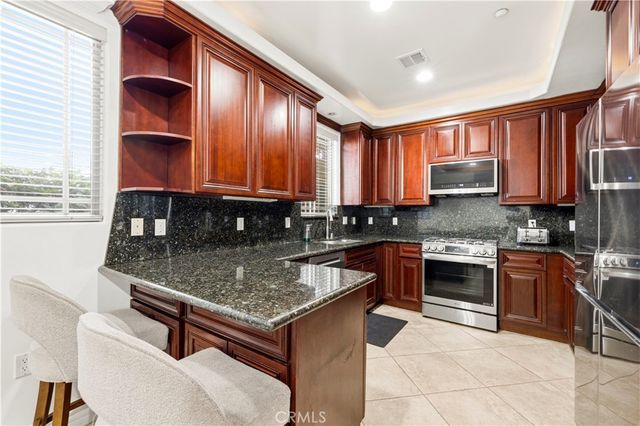 11145 Sunshine Terrace 102, Studio City, CA 91604