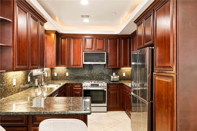 11145 Sunshine Terrace 102, Studio City, CA 91604