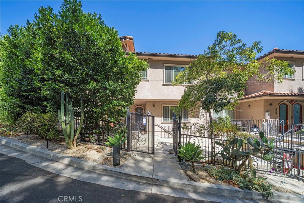 11145 Sunshine Terrace 102, Studio City, CA 91604