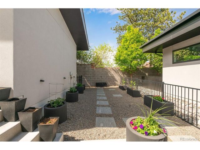10 Wilder Ln, Littleton, CO 80123