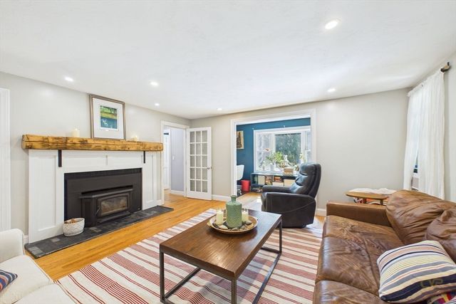 281 Neck Rd, Rochester, MA 02770