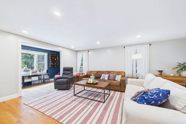 281 Neck Rd, Rochester, MA 02770