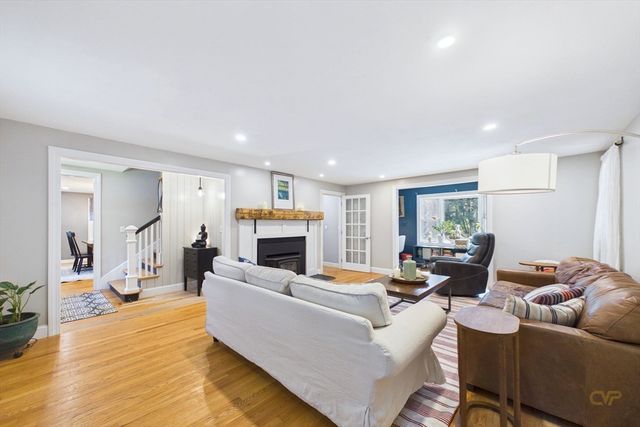 281 Neck Rd, Rochester, MA 02770