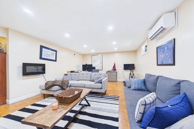 281 Neck Rd, Rochester, MA 02770
