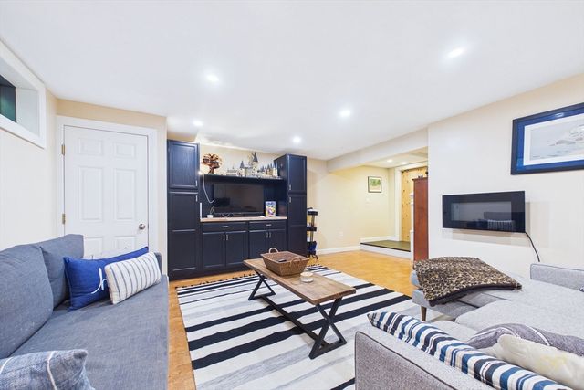 281 Neck Rd, Rochester, MA 02770