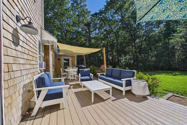 281 Neck Rd, Rochester, MA 02770