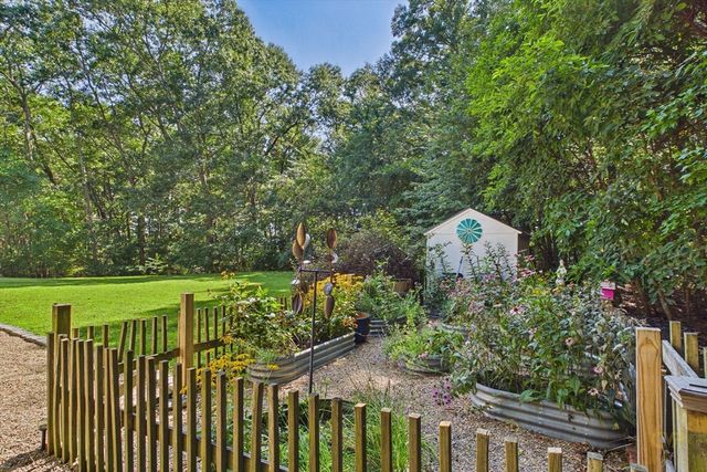 281 Neck Rd, Rochester, MA 02770