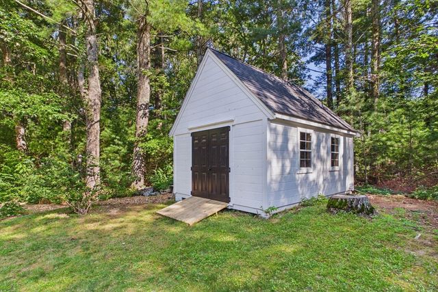 281 Neck Rd, Rochester, MA 02770