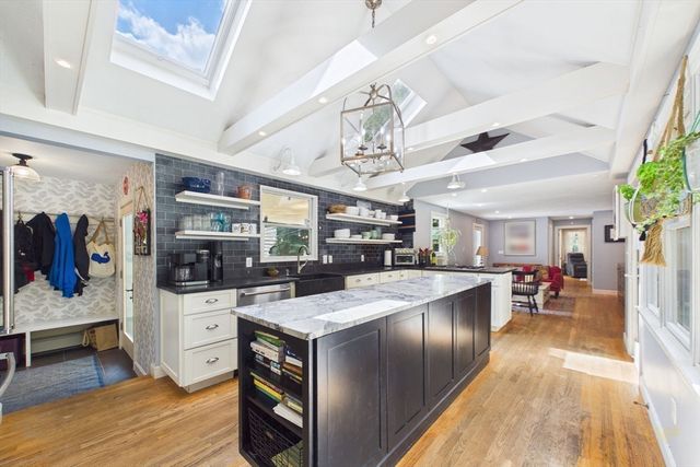 281 Neck Rd, Rochester, MA 02770