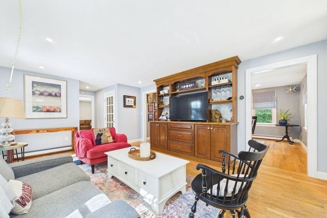 281 Neck Rd, Rochester, MA 02770