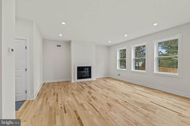 307 WASHINGTON CROSSING PENNINGTON RD, Titusville, NJ 08560