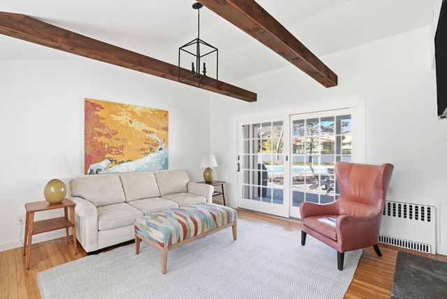 10 Boulder Glen Rd, Hingham, MA 02043