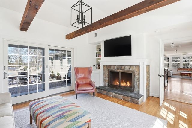 10 Boulder Glen Rd, Hingham, MA 02043