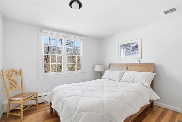 10 Boulder Glen Rd, Hingham, MA 02043