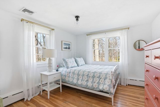 10 Boulder Glen Rd, Hingham, MA 02043