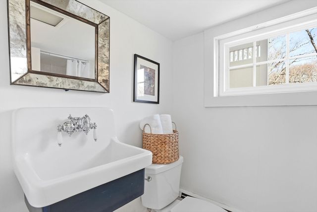 10 Boulder Glen Rd, Hingham, MA 02043