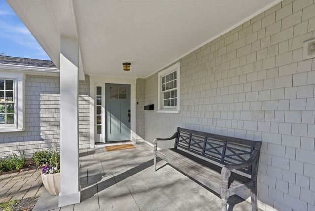 10 Boulder Glen Rd, Hingham, MA 02043