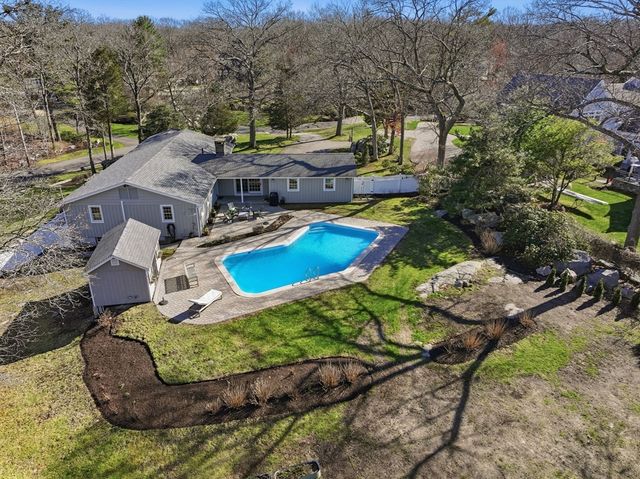 10 Boulder Glen Rd, Hingham, MA 02043