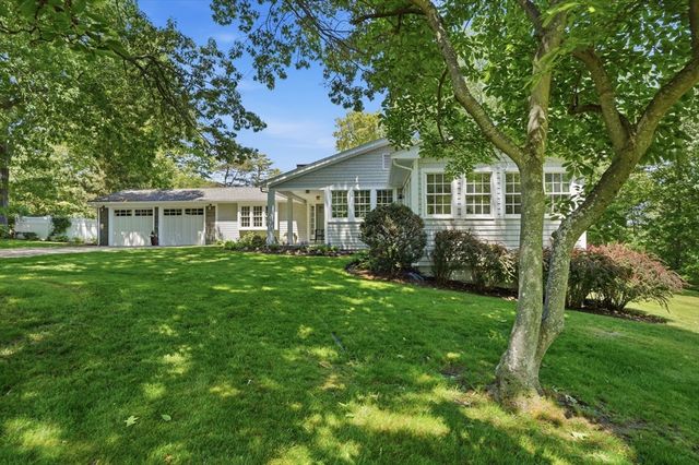 10 Boulder Glen Rd, Hingham, MA 02043
