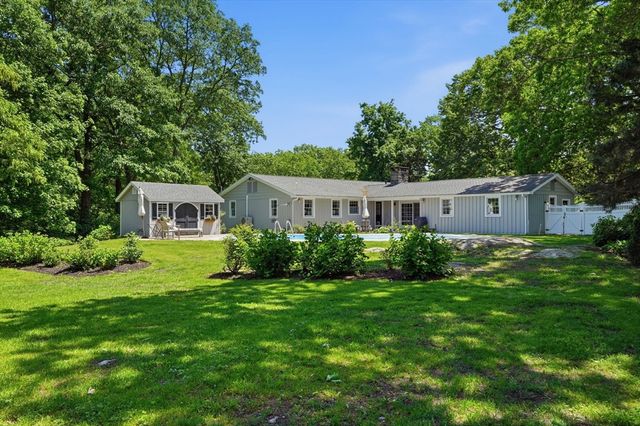 10 Boulder Glen Rd, Hingham, MA 02043