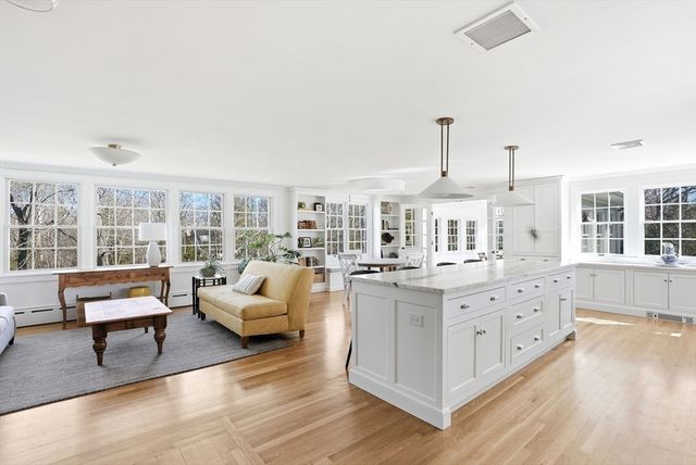 10 Boulder Glen Rd, Hingham, MA 02043