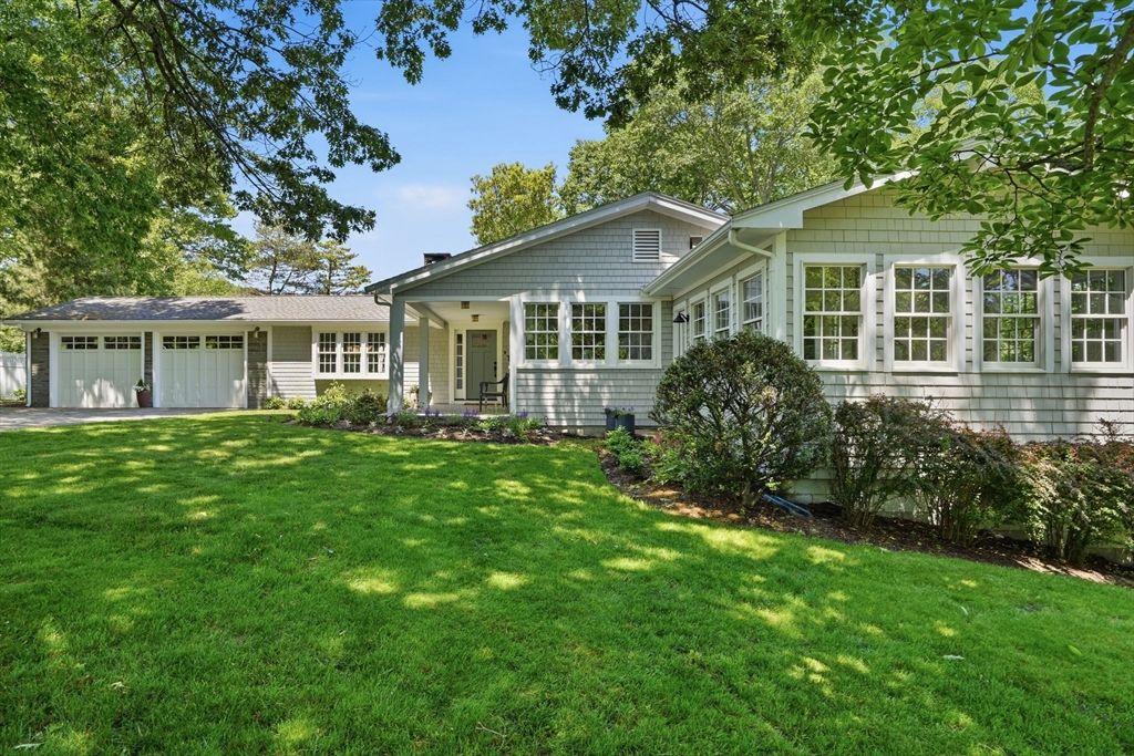 10 Boulder Glen Rd, Hingham, MA 02043