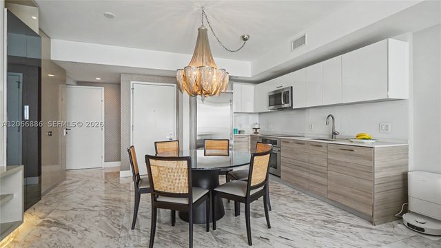 1300 Brickell Bay Dr 3102, Miami, FL 33131