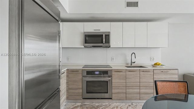 1300 Brickell Bay Dr 3102, Miami, FL 33131