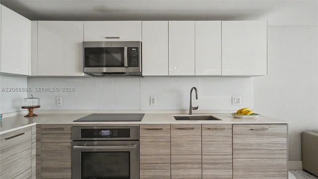 1300 Brickell Bay Dr 3102, Miami, FL 33131