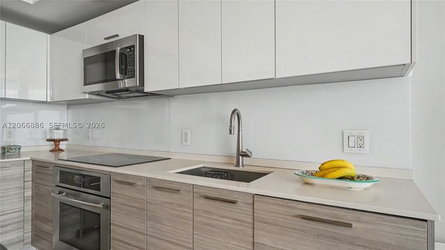 1300 Brickell Bay Dr 3102, Miami, FL 33131