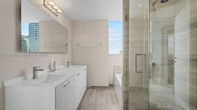 1300 Brickell Bay Dr 3102, Miami, FL 33131