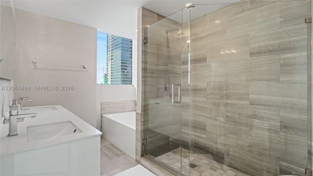 1300 Brickell Bay Dr 3102, Miami, FL 33131