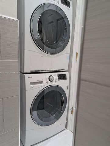 6061 Collins Ave 4E, Miami Beach, FL 33140