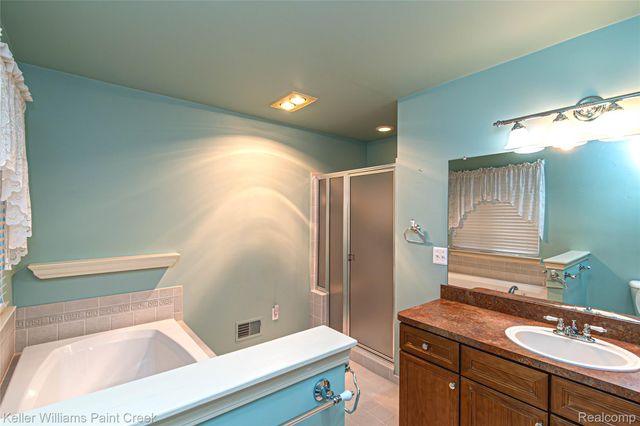 49675 Sable Creek Drive 30, Macomb Township, MI 48042