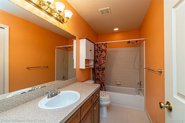 49675 Sable Creek Drive 30, Macomb Township, MI 48042