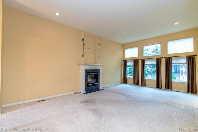 49675 Sable Creek Drive 30, Macomb Township, MI 48042