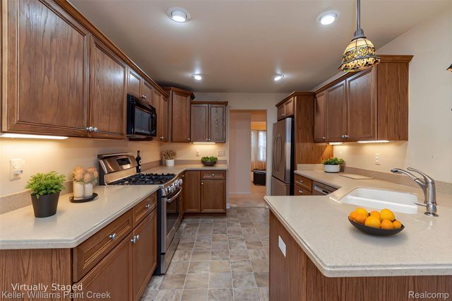 49675 Sable Creek Drive 30, Macomb Township, MI 48042