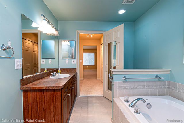 49675 Sable Creek Drive 30, Macomb Township, MI 48042