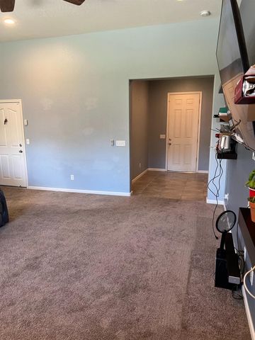 3742 Wrenwood Avenue, Clovis, CA 93619