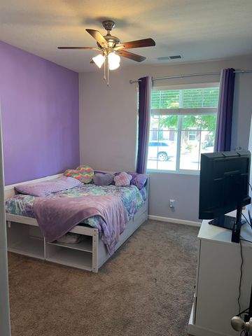 3742 Wrenwood Avenue, Clovis, CA 93619