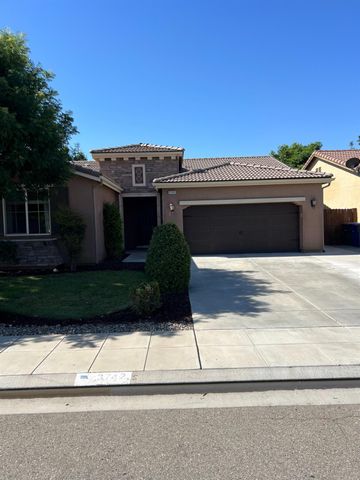 3742 Wrenwood Avenue, Clovis, CA 93619
