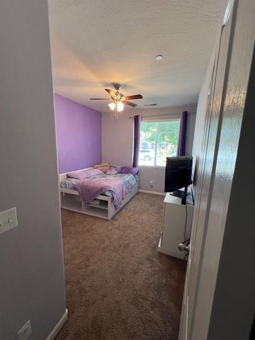 3742 Wrenwood Avenue, Clovis, CA 93619