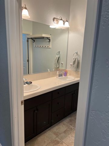 3742 Wrenwood Avenue, Clovis, CA 93619