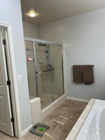 3742 Wrenwood Avenue, Clovis, CA 93619