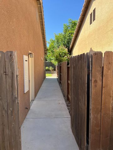 3742 Wrenwood Avenue, Clovis, CA 93619