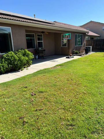 3742 Wrenwood Avenue, Clovis, CA 93619